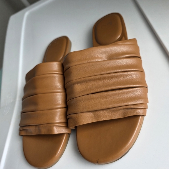 Marc Fisher oswin 2 flat sandal in medium natural Size 7.5 - Picture 6 of 7